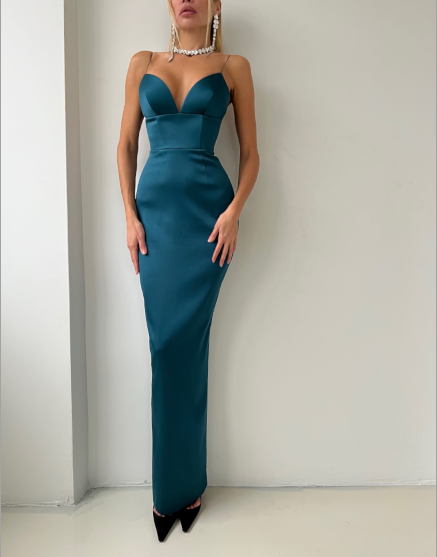 Облегающее платье с тонкими бретелями