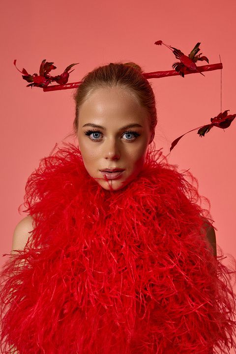 Топ с перьями страуса