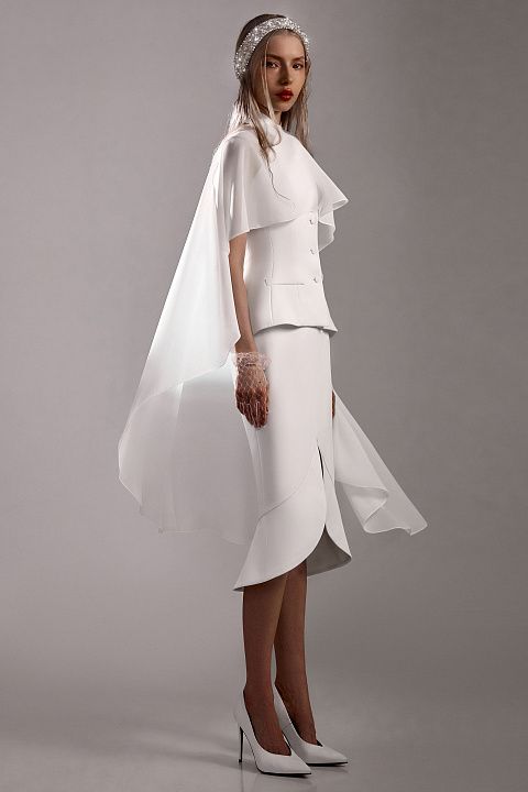 Кейп с архитектурным силуэтом