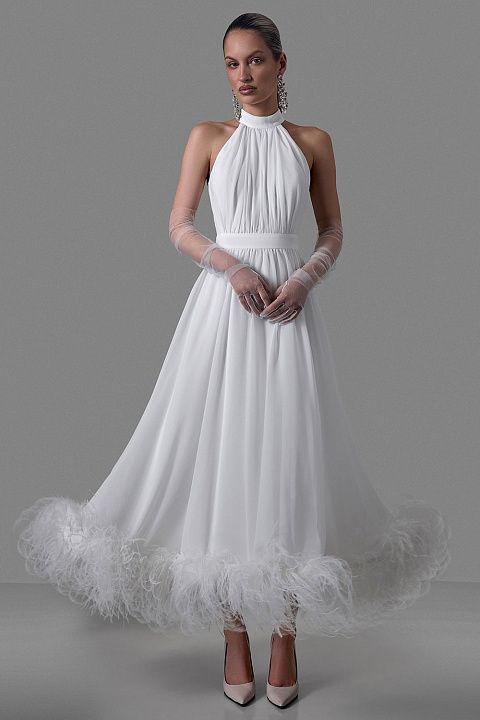 Платье-халтер с перьями