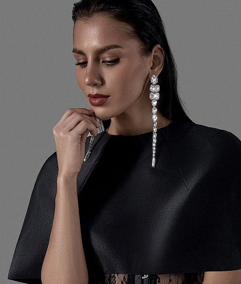 Длинные серьги с прозрачными кристаллами