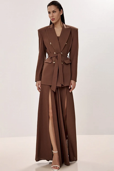 Льняной жакет с акцентной талией