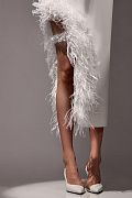 Платье миди с натуральными перьями страуса