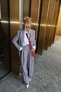 Жакет в тонкую полоску с поясом