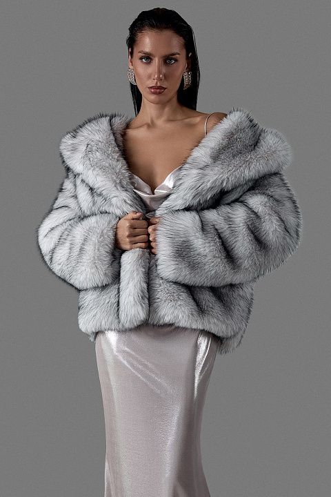 Модная короткая шуба из экомеха