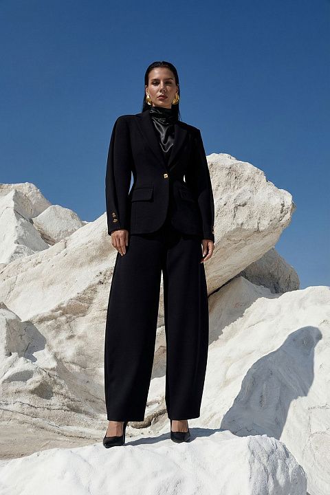 Жакет приталенный с объёмными рукавами