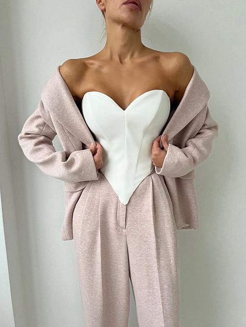 Элегантный корсет с сердцевидным вырезом