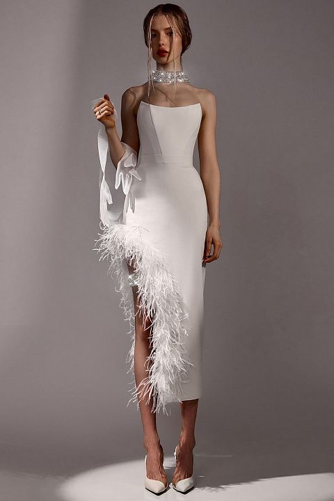 Платье миди с натуральными перьями страуса