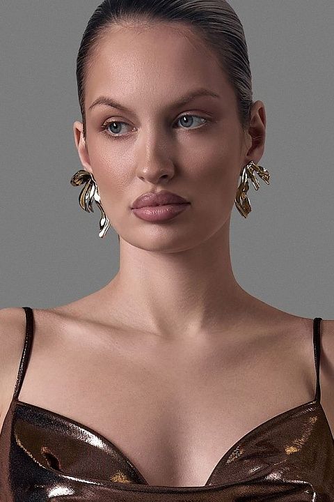 Золотистые асимметричные серьги-ветви