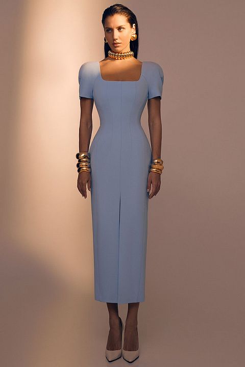 Платье-футляр с квадратным вырезом и рукавами-фонариками