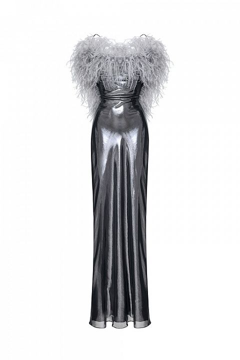 Блестящее платье с отделкой из перьев страуса