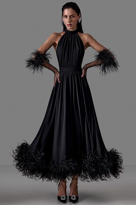 Платье-халтер с перьями