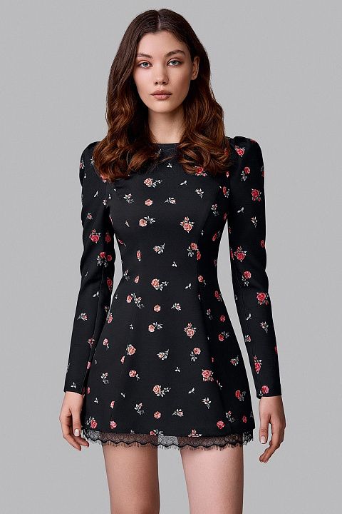 Платье с вырезом на спине