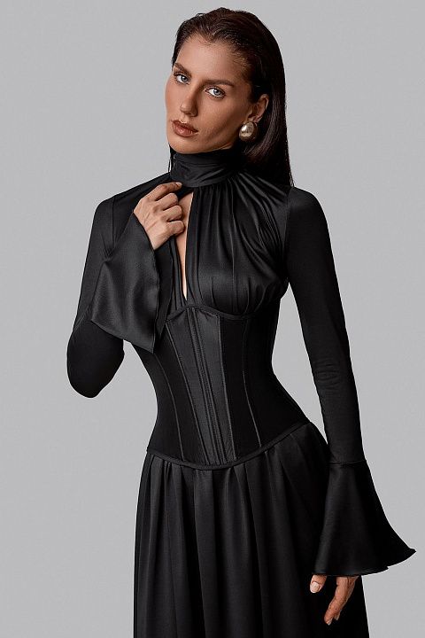 Утягивающий корсет на шнуровке