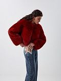 Джинсы с фигурными вырезами и декоративной отделкой