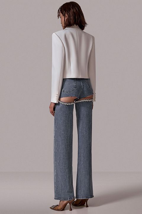 Прямые джинсы с кристаллами и разрезами сзади