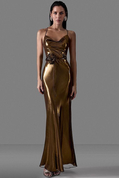 Платье из металлизированной ткани с открытой спиной